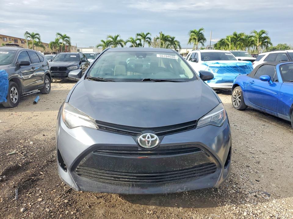 55194686 :رقم المزاد ، 5YFBURHE0HP701897 vin ، 2017 Toyota Corolla مزاد بيع