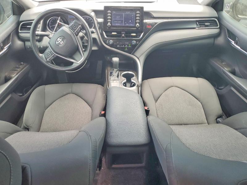 55643906 :رقم المزاد ، 4T1C11AK6NU064135 vin ، 2022 Toyota Camry مزاد بيع