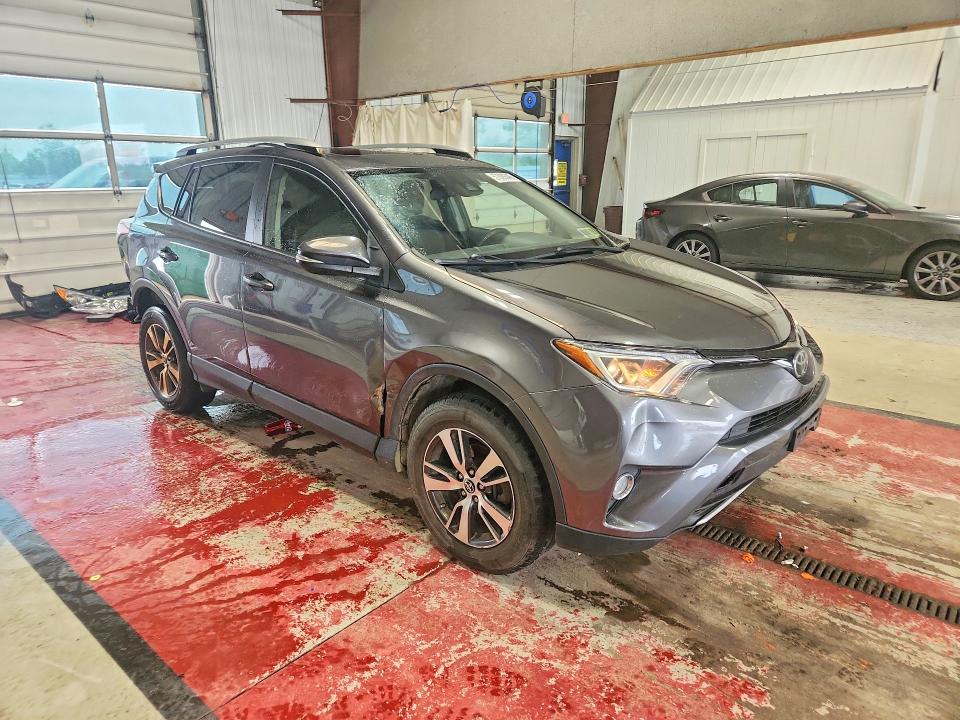 57009346 :رقم المزاد ، JTMRFREV3JJ741107 vin ، 2018 Toyota Rav4 مزاد بيع