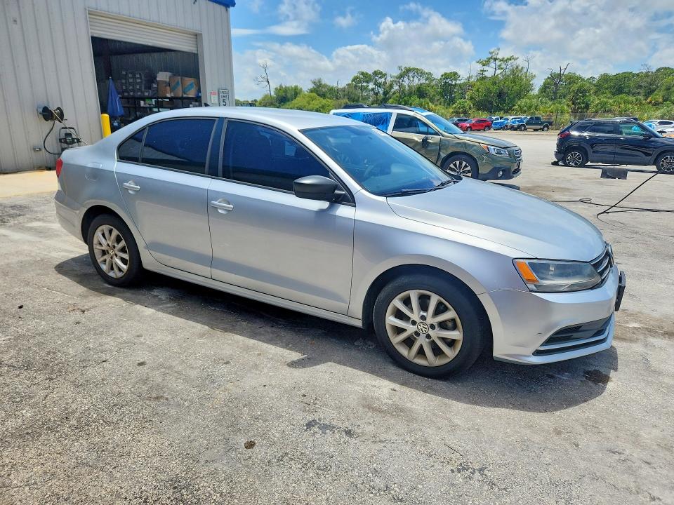 57008916 :رقم المزاد ، 3VWD17AJ7FM250563 vin ، 2015 Volkswagen Jetta مزاد بيع