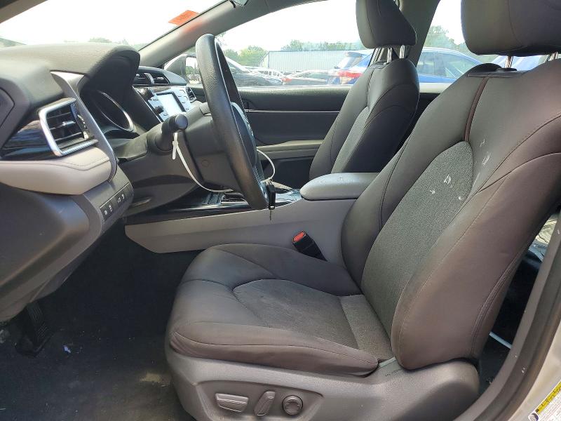 55538036 :رقم المزاد ، 4T1B11HK8JU008970 vin ، 2018 Toyota Camry مزاد بيع
