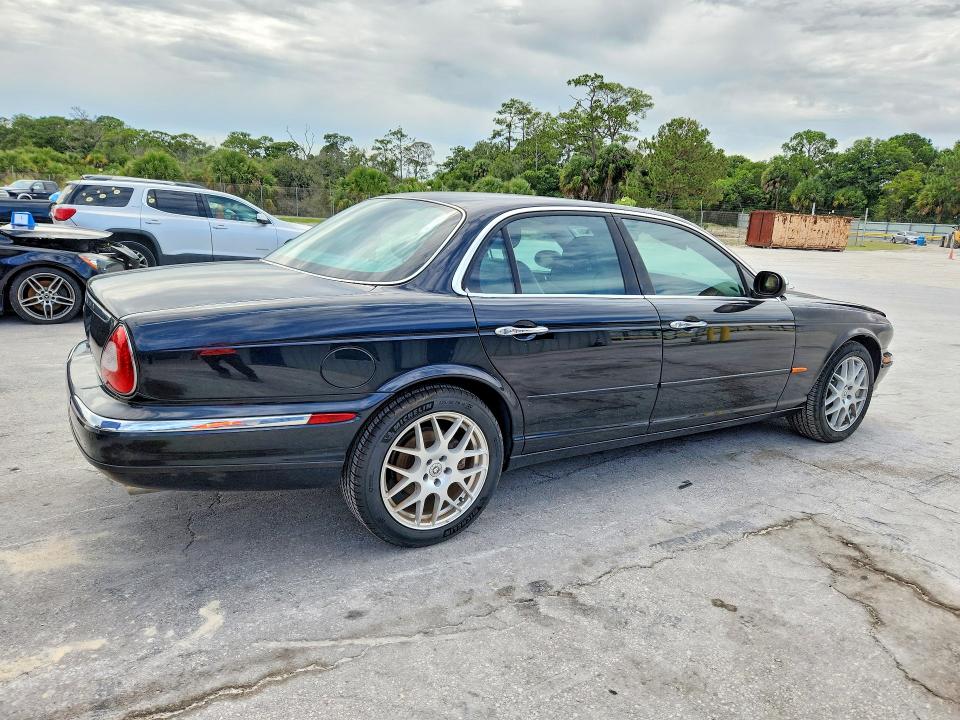 2004 Jaguar Vandenplas მანქანა იყიდება აუქციონზე, vin: SAJWA74CX4SG15058, აუქციონის ნომერი: 56301806