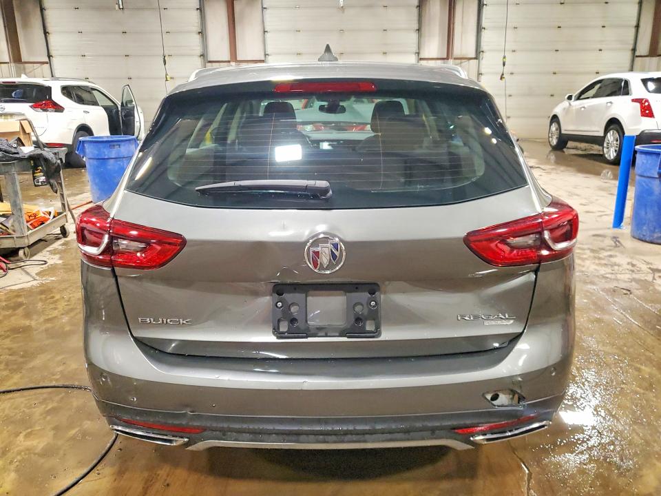 58453936 :رقم المزاد ، W04GV8SX9J1110768 vin ، 2018 Buick Regal Tourx مزاد بيع