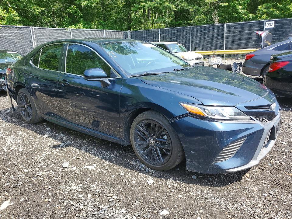 57015456 :رقم المزاد ، 4T1B11HK2KU702877 vin ، 2019 Toyota Camry مزاد بيع