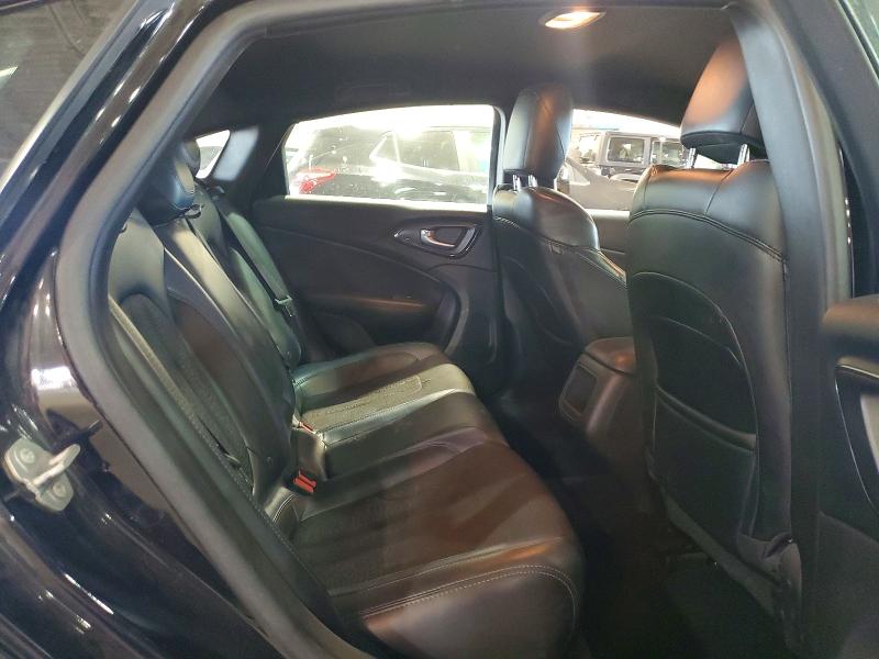 55592626 :رقم المزاد ، 1C3CCCBG7FN717995 vin ، 2015 Chrysler 200 مزاد بيع