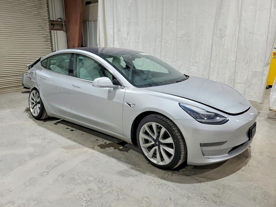 58746036 :رقم المزاد ، 5YJ3E1EB1JF097257 vin ، 2018 Tesla Model 3 مزاد بيع