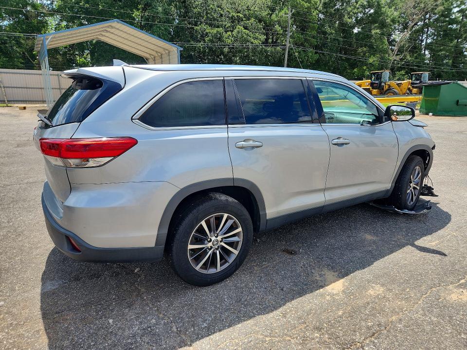 2019 Toyota Highlander მანქანა იყიდება აუქციონზე, vin: 5TDKZRFH4KS552410, აუქციონის ნომერი: 58697876