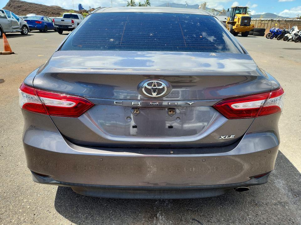 2018 Toyota Camry მანქანა იყიდება აუქციონზე, vin: 4T1B11HK4JU038421, აუქციონის ნომერი: 57272916