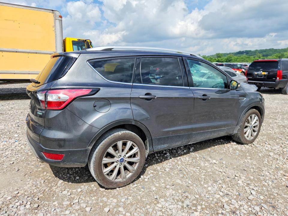 56497636 :رقم المزاد ، 1FMCU0J99HUC13561 vin ، 2017 Ford Escape مزاد بيع