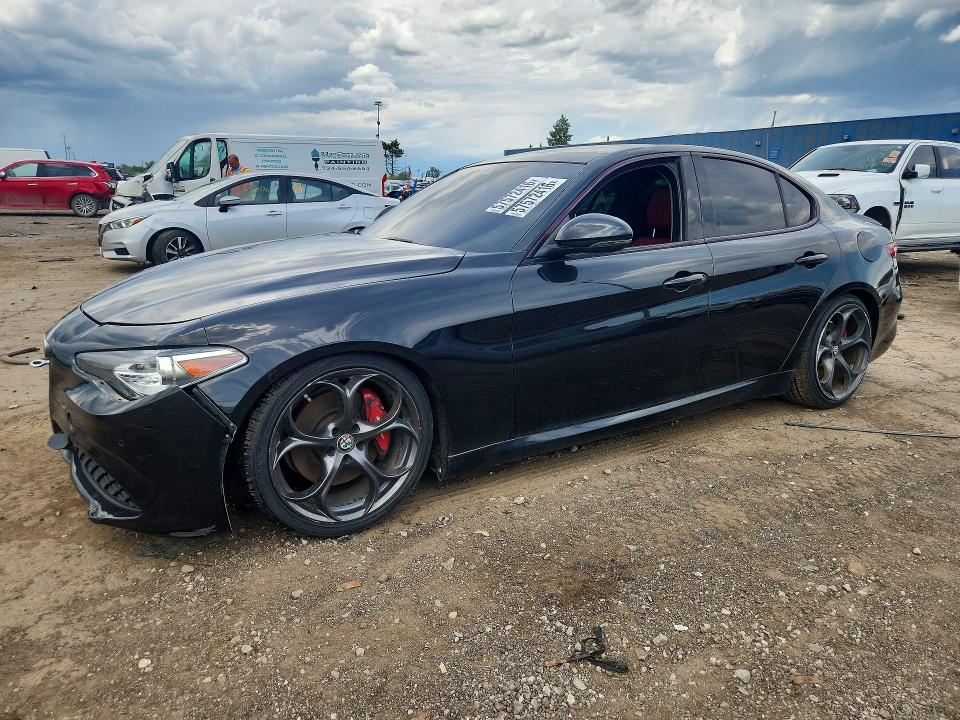 57572416 :رقم المزاد ، ZARFAEEN4H7544406 vin ، 2017 Alfa Romeo Giulia مزاد بيع