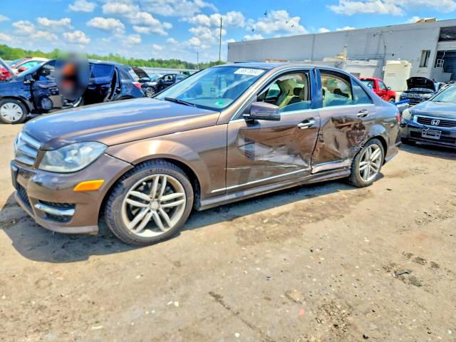 Продажа на аукционе авто 2013 Mercedes-benz C, vin: WDDGF4HB1DA828820, номер лота: 58978696