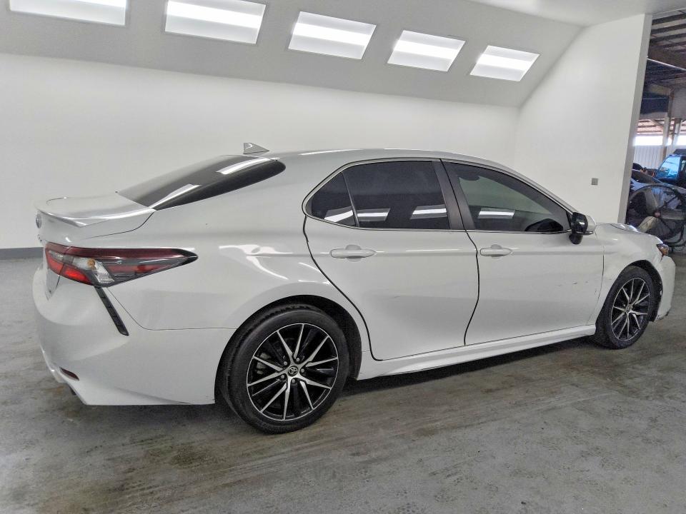Продажа на аукционе авто 2022 Toyota Camry, vin: 4T1G11AKXNU061806, номер лота: 54143726