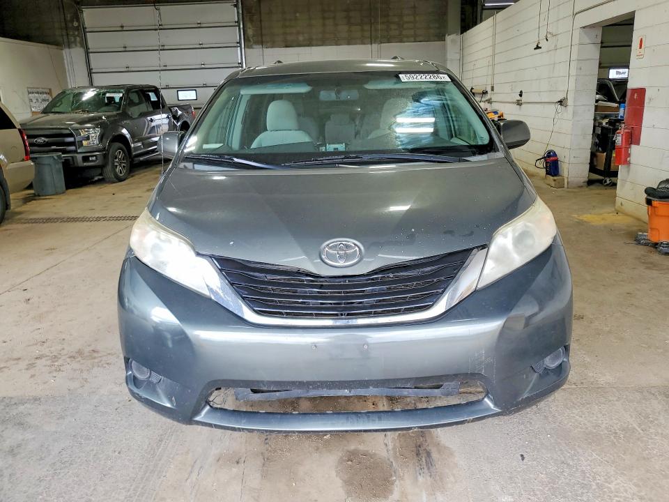 59222286 :رقم المزاد ، 5TDKK3DC2CS192953 vin ، 2012 Toyota Sienna مزاد بيع