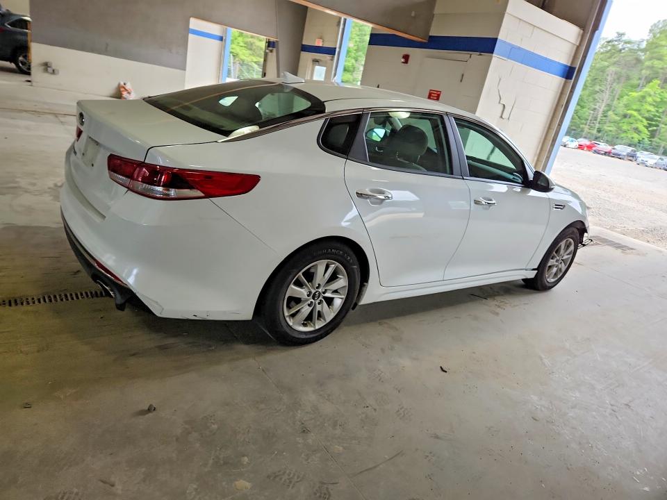 2017 Kia Optima მანქანა იყიდება აუქციონზე, vin: 5XXGT4L33HG171449, აუქციონის ნომერი: 56847056