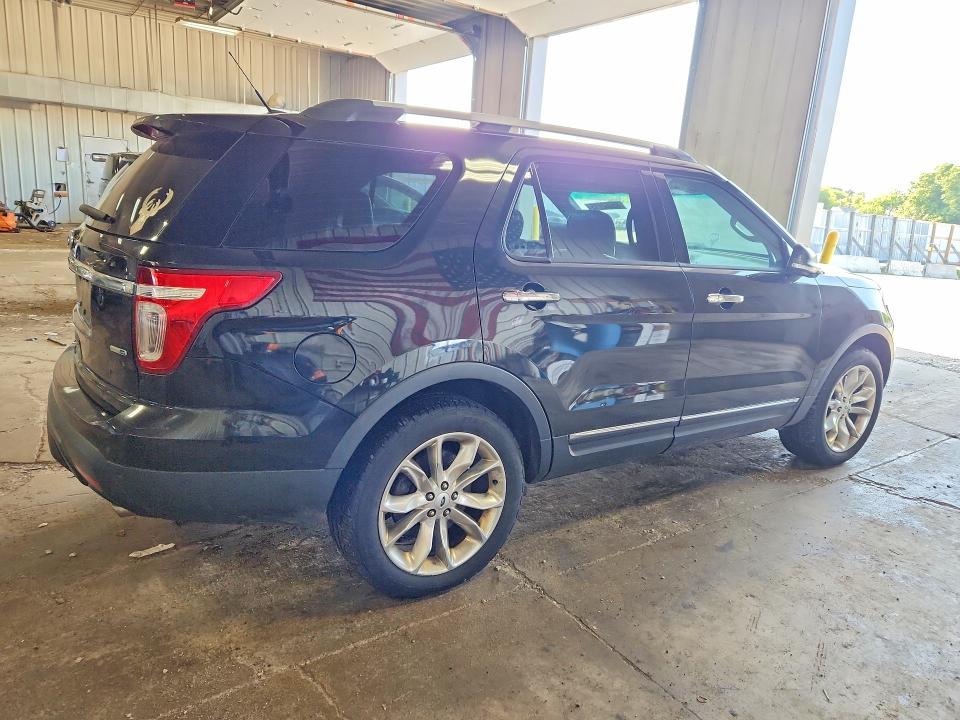 85962715 :رقم المزاد ، 1FM5K8D89FGA32357 vin ، 2015 Ford Explorer مزاد بيع