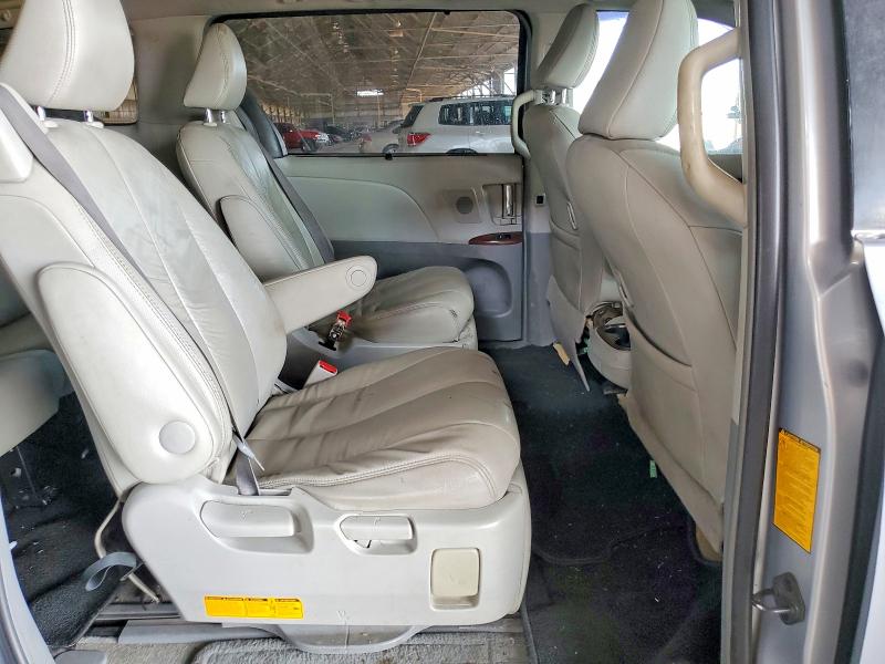 58616446 :رقم المزاد ، 5TDYK3DC8BS145466 vin ، 2011 Toyota Sienna مزاد بيع
