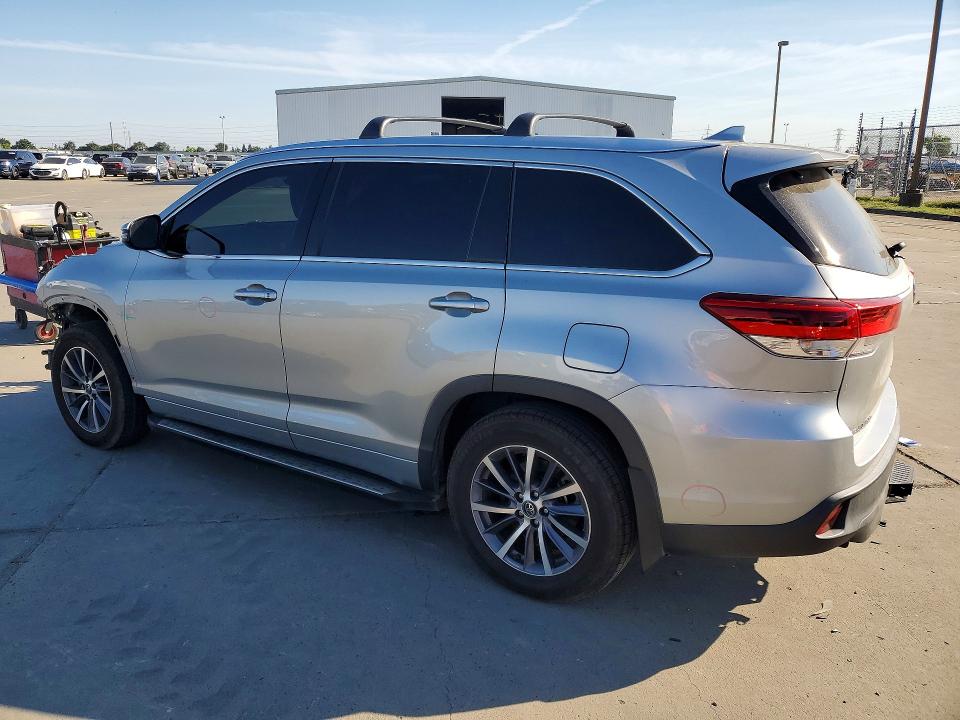 57213336 :رقم المزاد ، 5TDJZRFH8HS511346 vin ، 2017 Toyota Highlander مزاد بيع