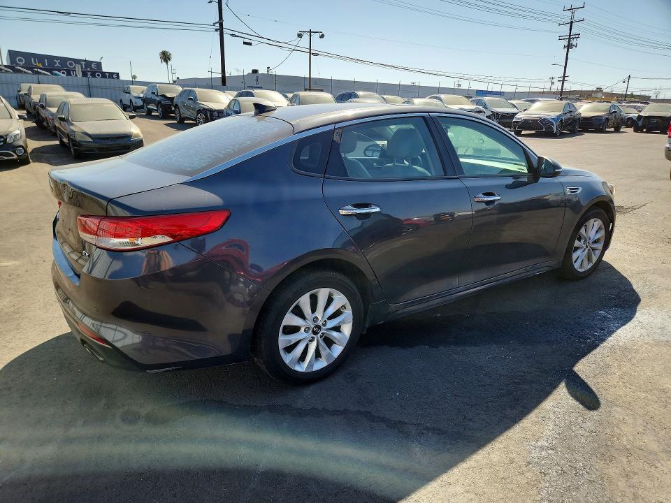 2017 Kia Optima მანქანა იყიდება აუქციონზე, vin: 5XXGU4L38HG135107, აუქციონის ნომერი: 54669506