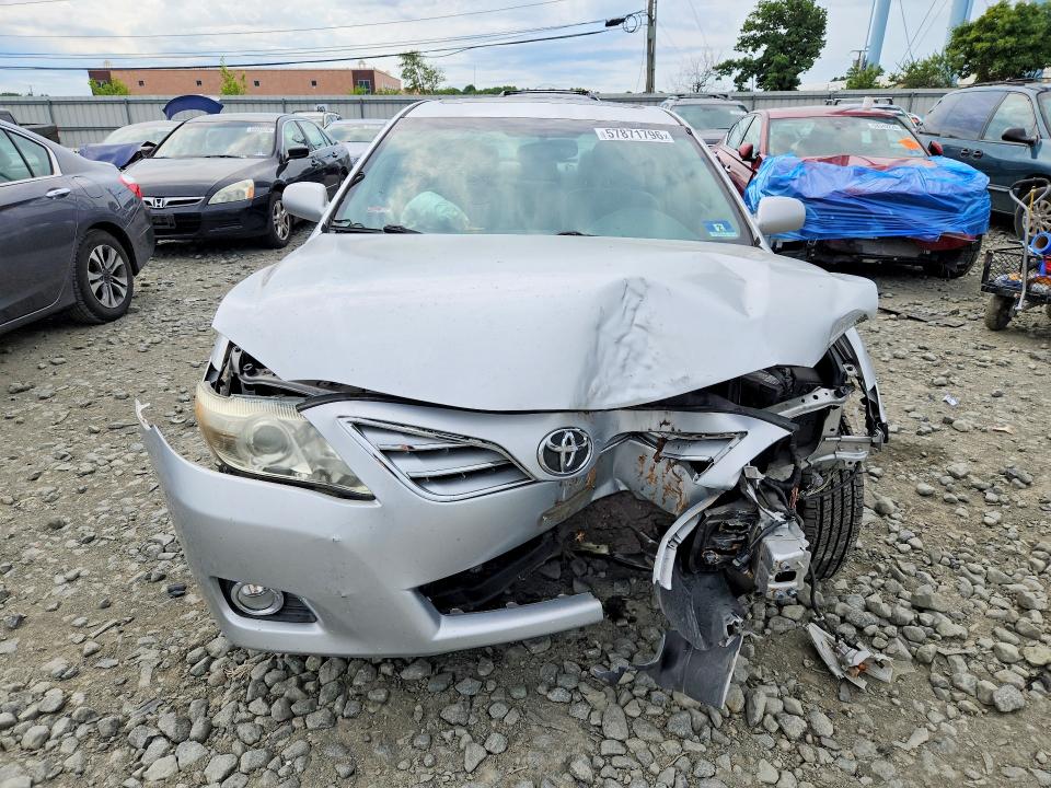 57871796 :رقم المزاد ، 4T1BF3EKXBU212852 vin ، 2011 Toyota Camry مزاد بيع
