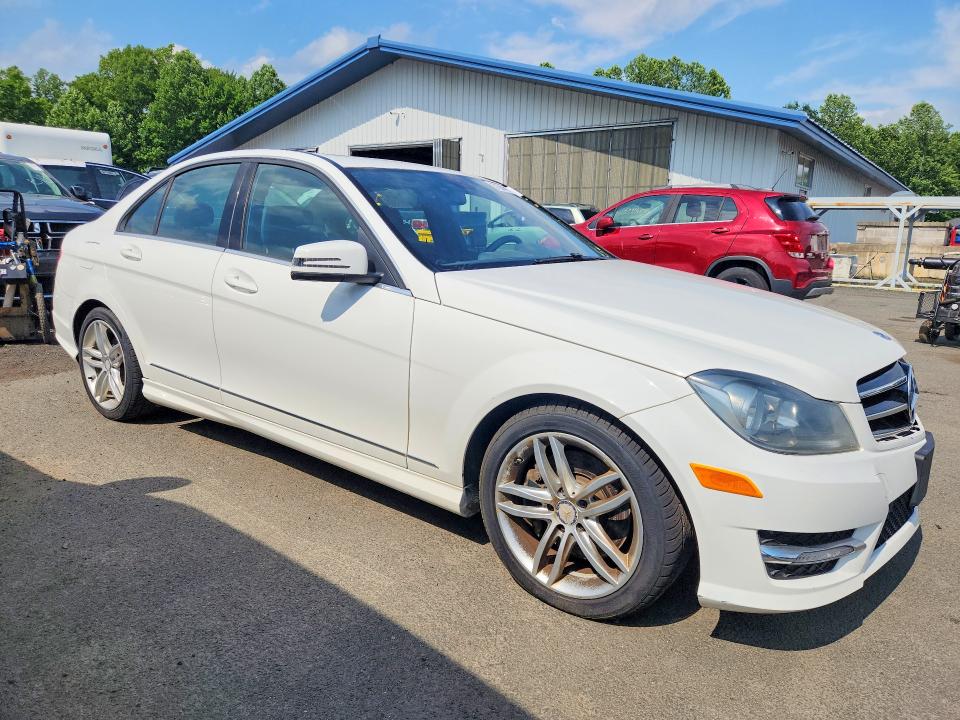 Продажа на аукционе авто 2014 Mercedes-benz C, vin: WDDGF8AB5EA932245, номер лота: 57944976