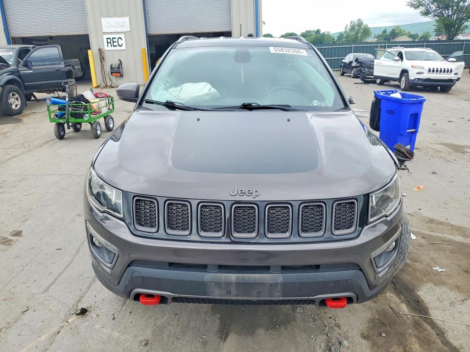 55832306 :رقم المزاد ، 3C4NJDDB2JT115418 vin ، 2018 Jeep Compass مزاد بيع