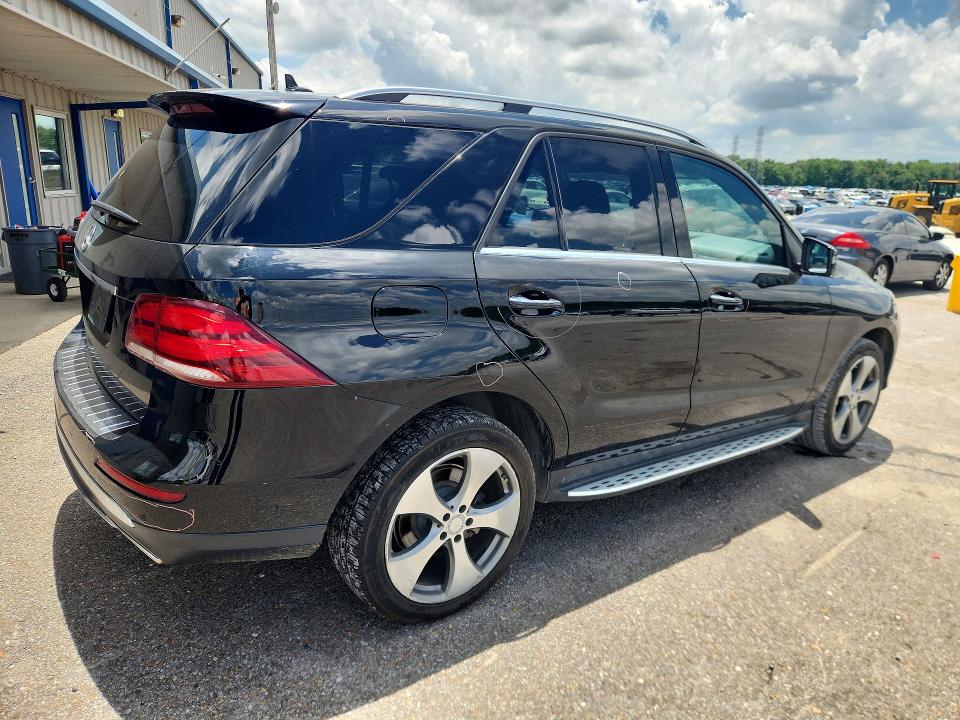 56863816 :رقم المزاد ، 4JGDA5JB5HA851742 vin ، 2017 Mercedes-benz Gle مزاد بيع