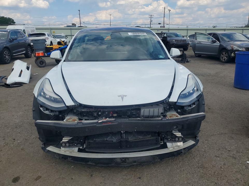 58806506 :رقم المزاد ، 5YJ3E1EA0JF108756 vin ، 2018 Tesla Model 3 مزاد بيع