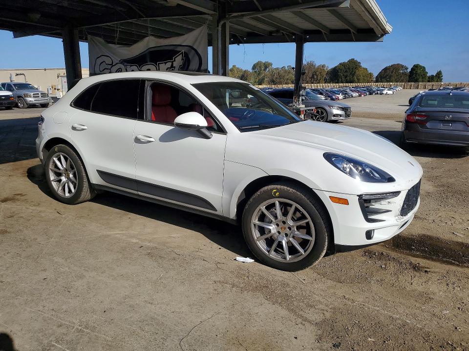 55912636 :رقم المزاد ، WP1AB2A51FLB58146 vin ، 2015 Porsche Macan مزاد بيع