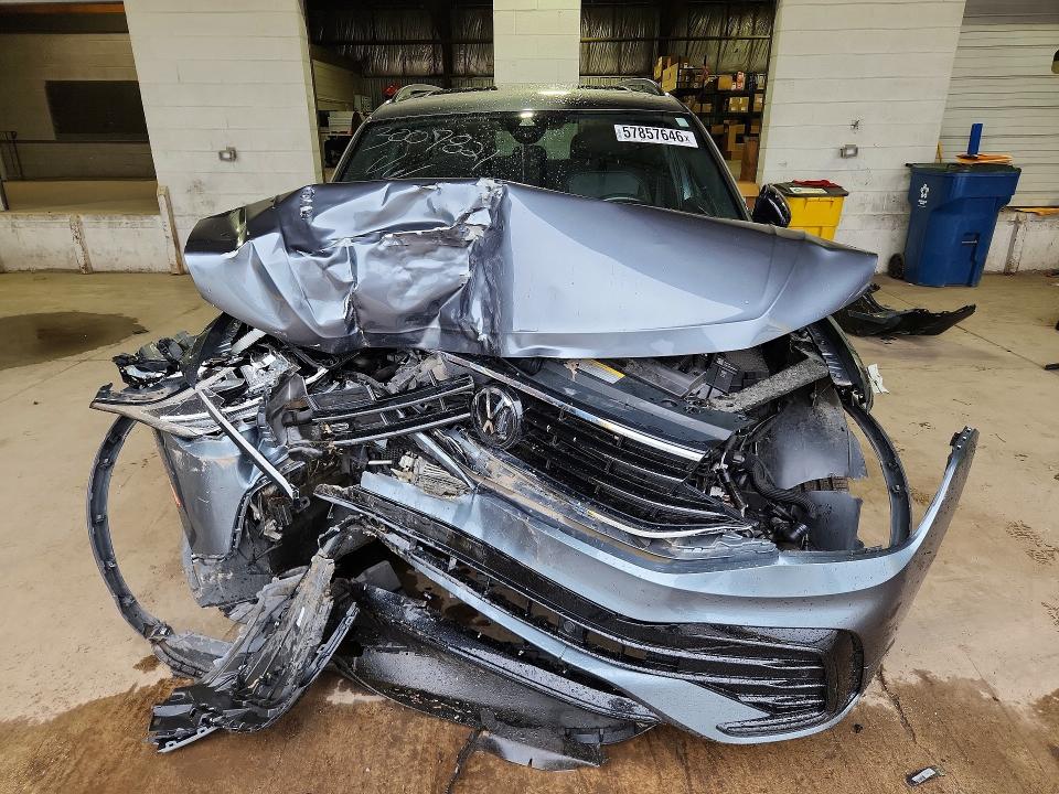 57857646 :رقم المزاد ، 3VV8B7AX9NM047969 vin ، 2022 Volkswagen Tiguan مزاد بيع