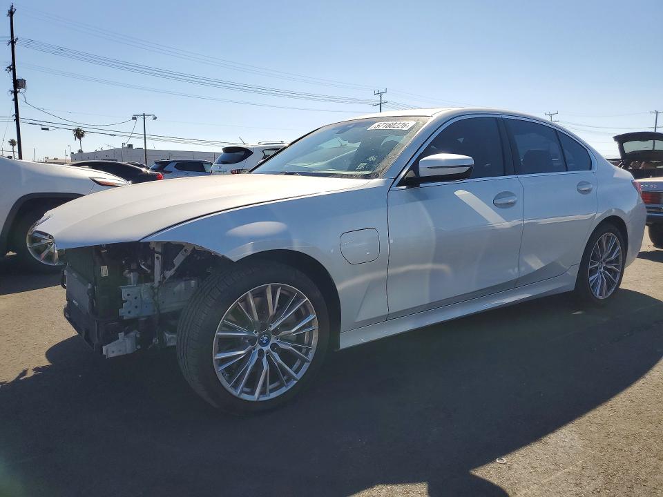 57160226 :رقم المزاد ، 3MW39FF04R8E41465 vin ، 2024 Bmw 330e مزاد بيع