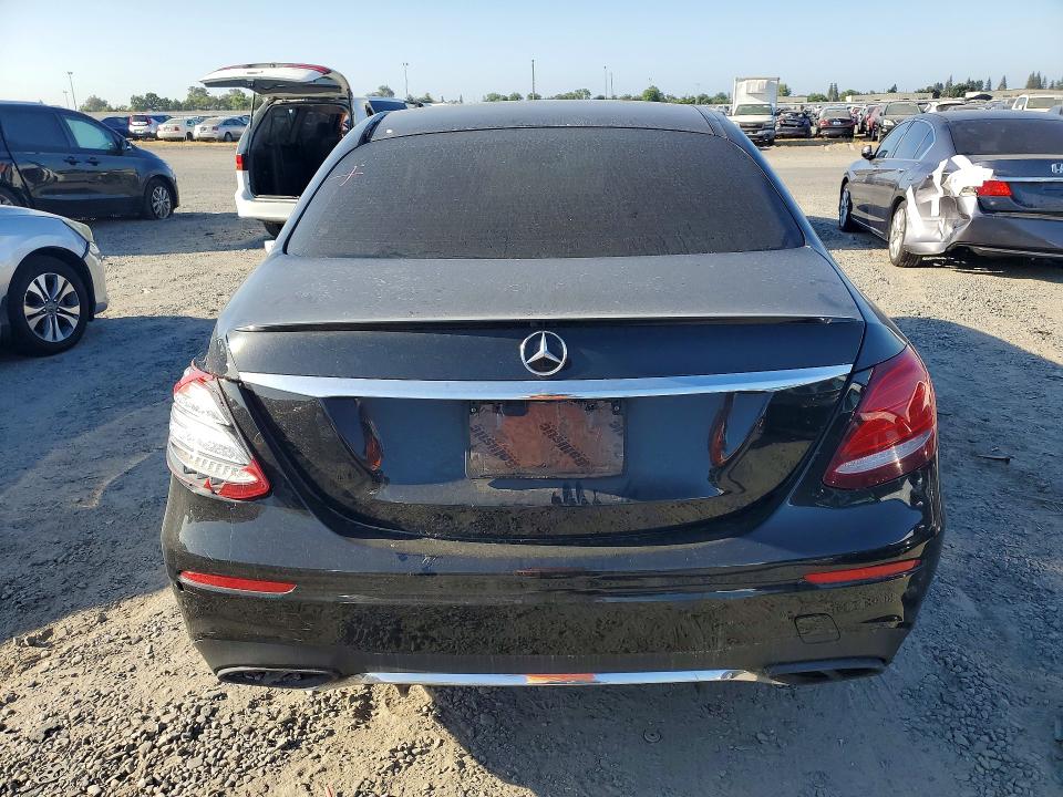 58378216 :رقم المزاد ، WDDZF4KB8JA403995 vin ، 2018 Mercedes-benz E مزاد بيع