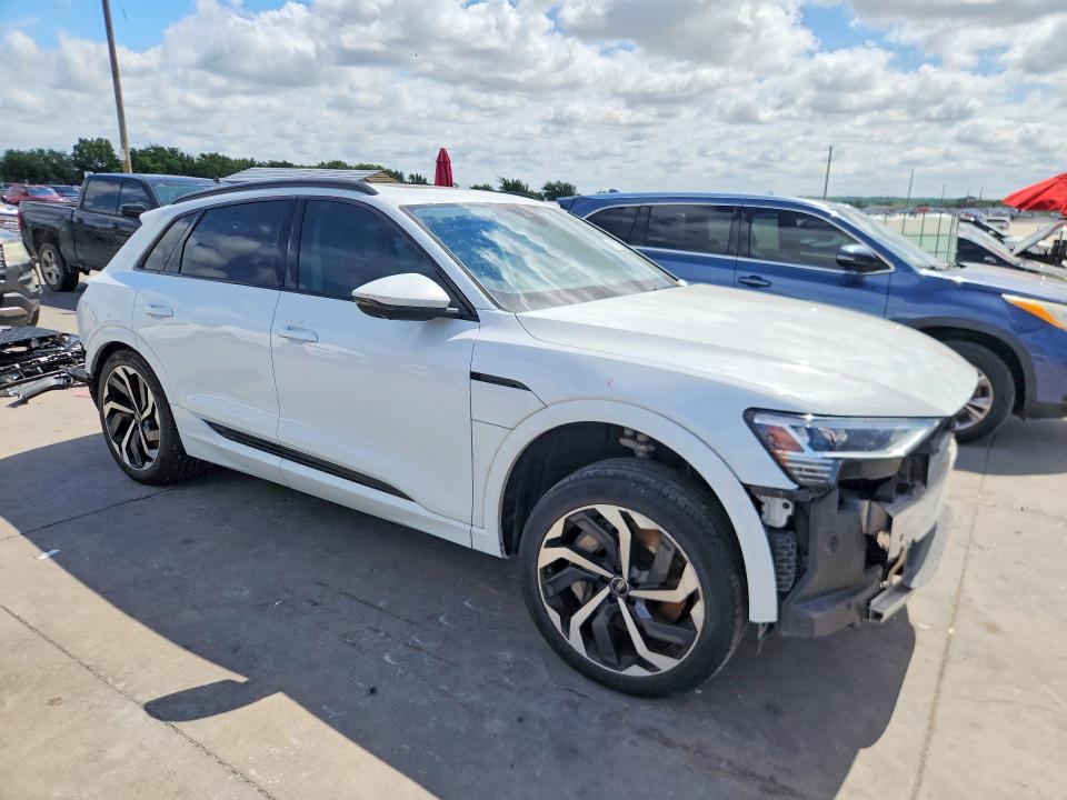 2024 Audi Q8 E-tron მანქანა იყიდება აუქციონზე, vin: WA15AAGE2RB056043, აუქციონის ნომერი: 57258406