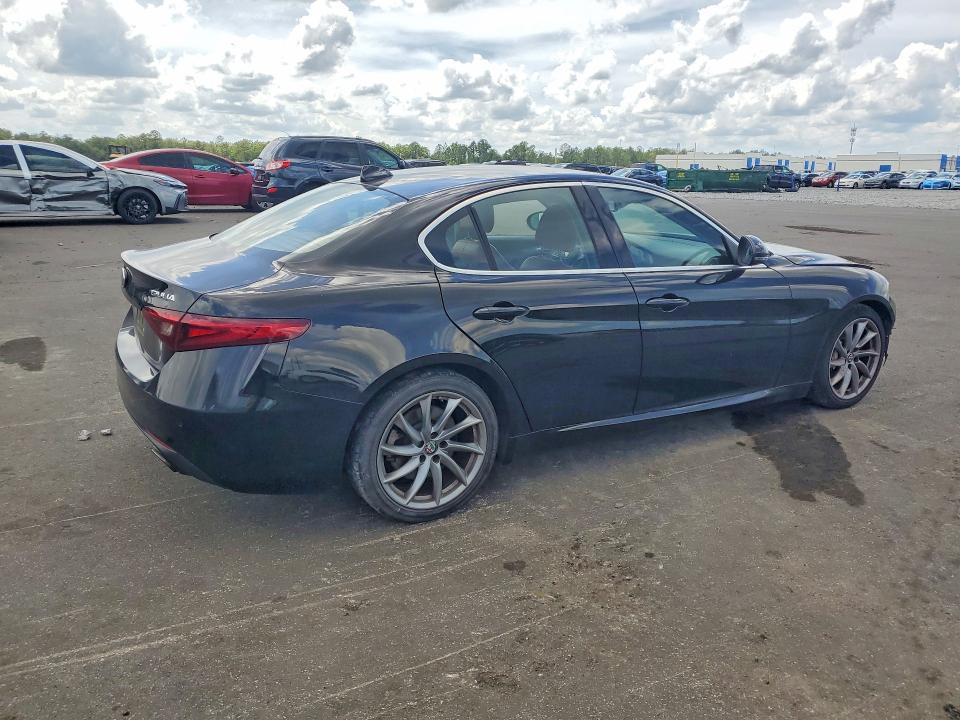 56109466 :رقم المزاد ، ZARFAEBN1H7556128 vin ، 2017 Alfa Romeo Giulia مزاد بيع
