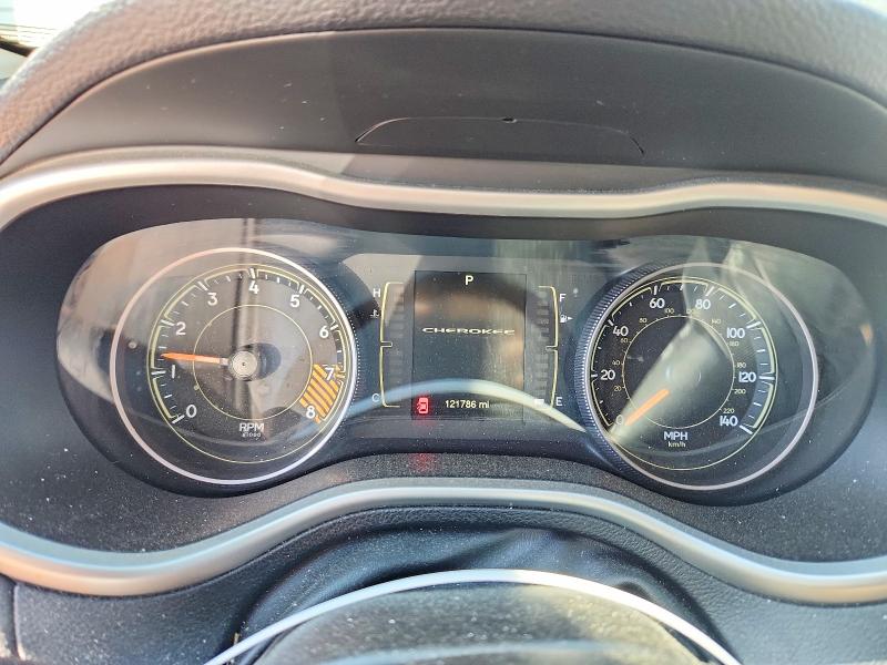 58431116 :رقم المزاد ، 1C4PJMCS8FW577221 vin ، 2015 Jeep Cherokee مزاد بيع