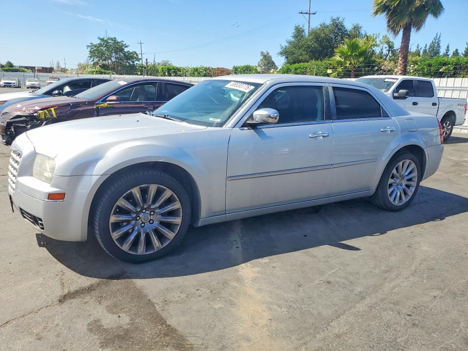 58830776 :رقم المزاد ، 2C3CA5CV5AH185565 vin ، 2010 Chrysler 300 مزاد بيع
