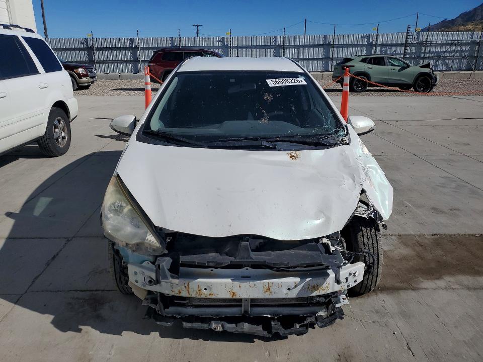 56608226 :رقم المزاد ، JTDKDTB30D1556184 vin ، 2013 Toyota Prius C مزاد بيع