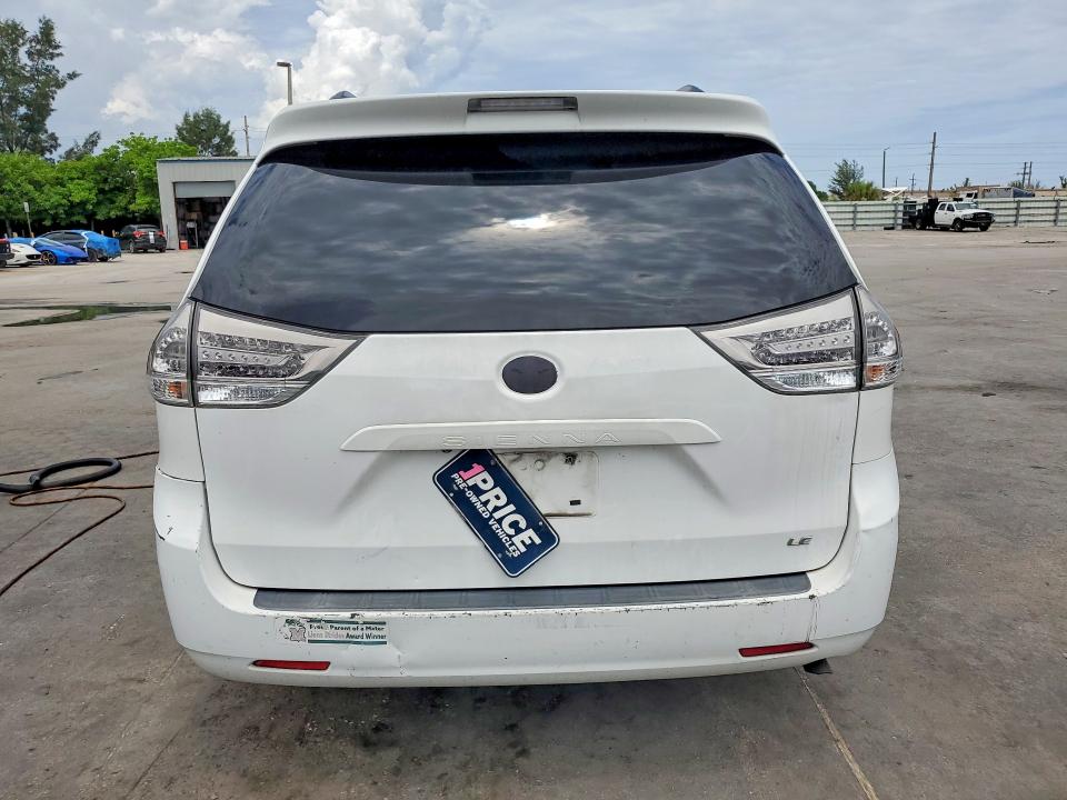 55631076 :رقم المزاد ، 5TDKK3DCXFS560235 vin ، 2015 Toyota Sienna مزاد بيع