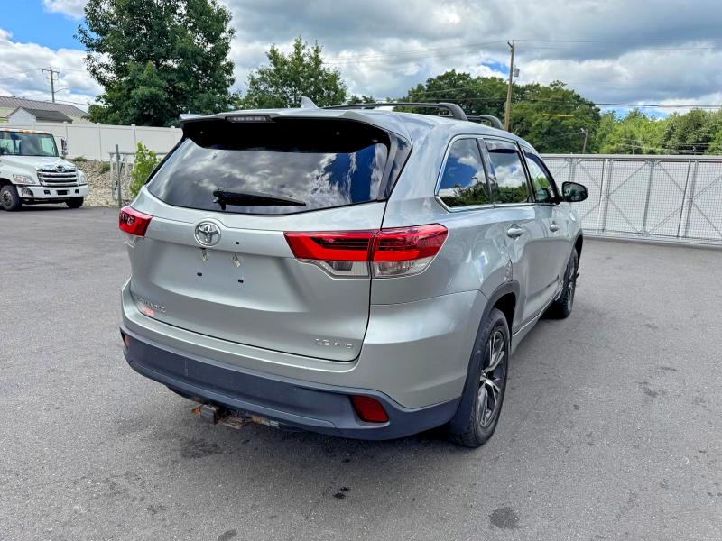 57776586 :رقم المزاد ، 5TDBZRFH9HS367178 vin ، 2017 Toyota Highlander مزاد بيع