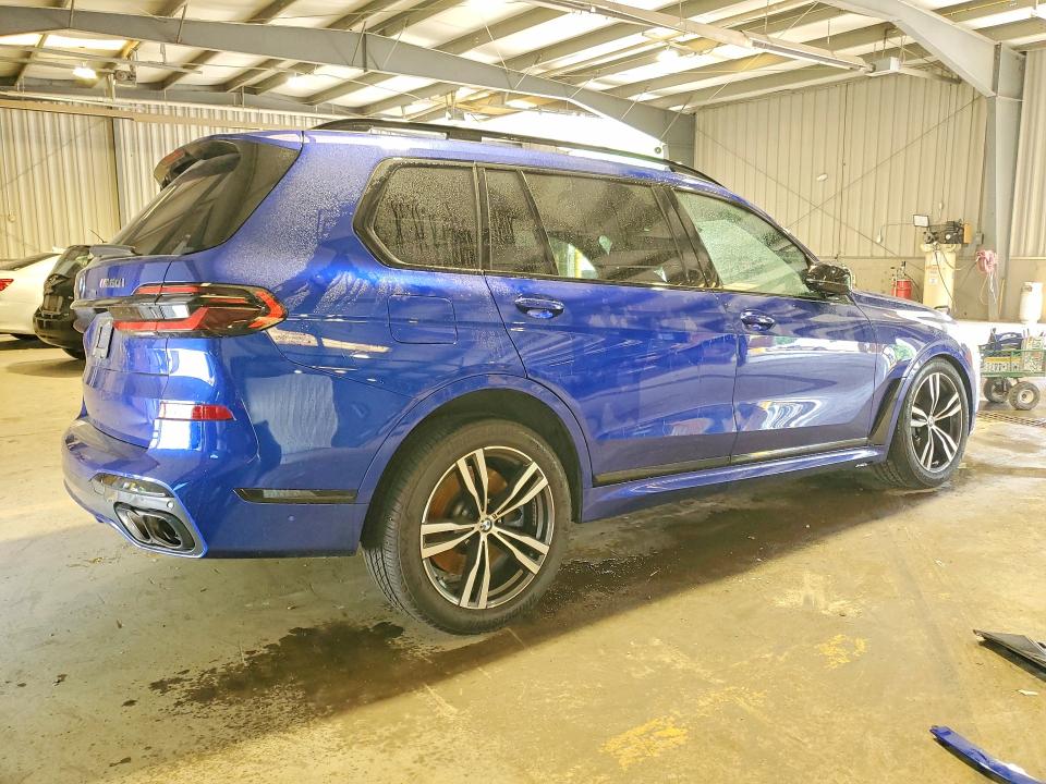 55828186 :رقم المزاد ، 5UX33EM04S9X32138 vin ، 2025 Bmw X7 مزاد بيع
