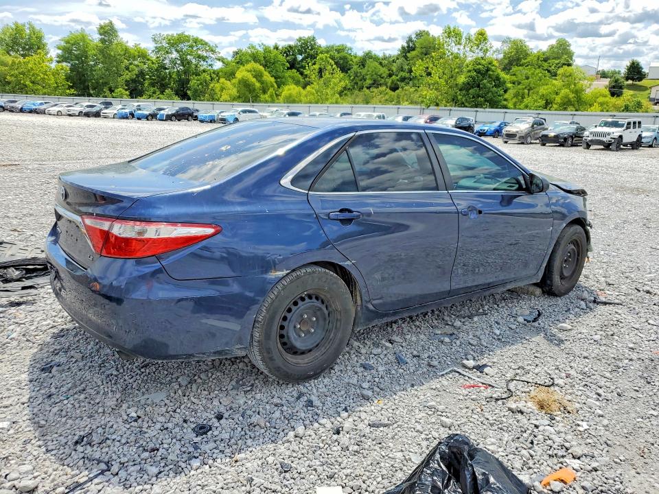 57645726 :رقم المزاد ، 4T1BF1FK8FU873580 vin ، 2015 Toyota Camry مزاد بيع