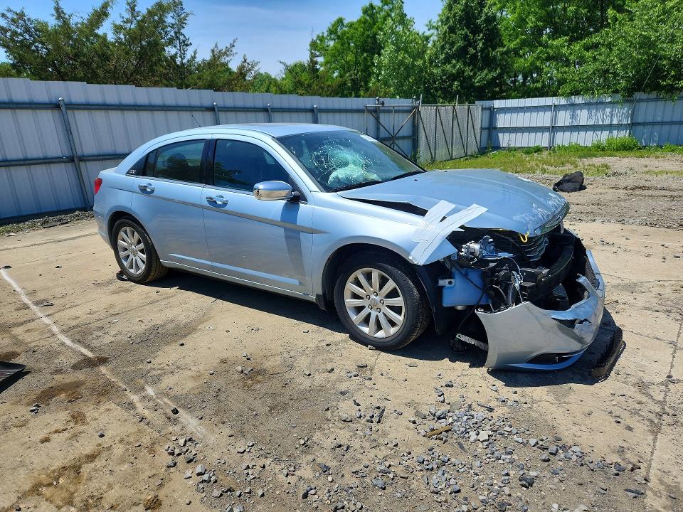 55943516 :رقم المزاد ، 1C3CCBCG1DN570661 vin ، 2013 Chrysler 200 مزاد بيع