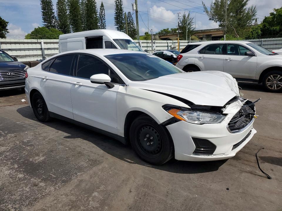 58535536 :رقم المزاد ، 3FA6P0G75LR200049 vin ، 2020 Ford Fusion مزاد بيع