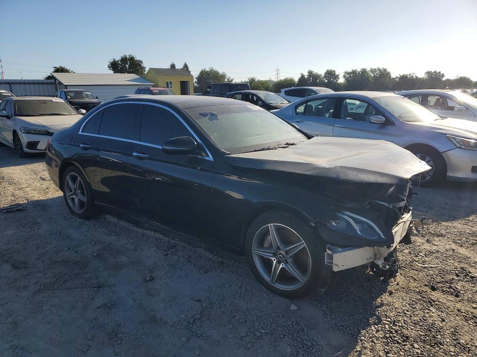 58378216 :رقم المزاد ، WDDZF4KB8JA403995 vin ، 2018 Mercedes-benz E مزاد بيع