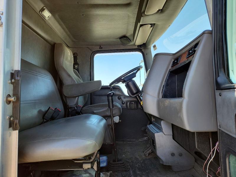 59138266 :رقم المزاد ، 2NKMHD6X94M065751 vin ، 2004 Kenworth Construction مزاد بيع