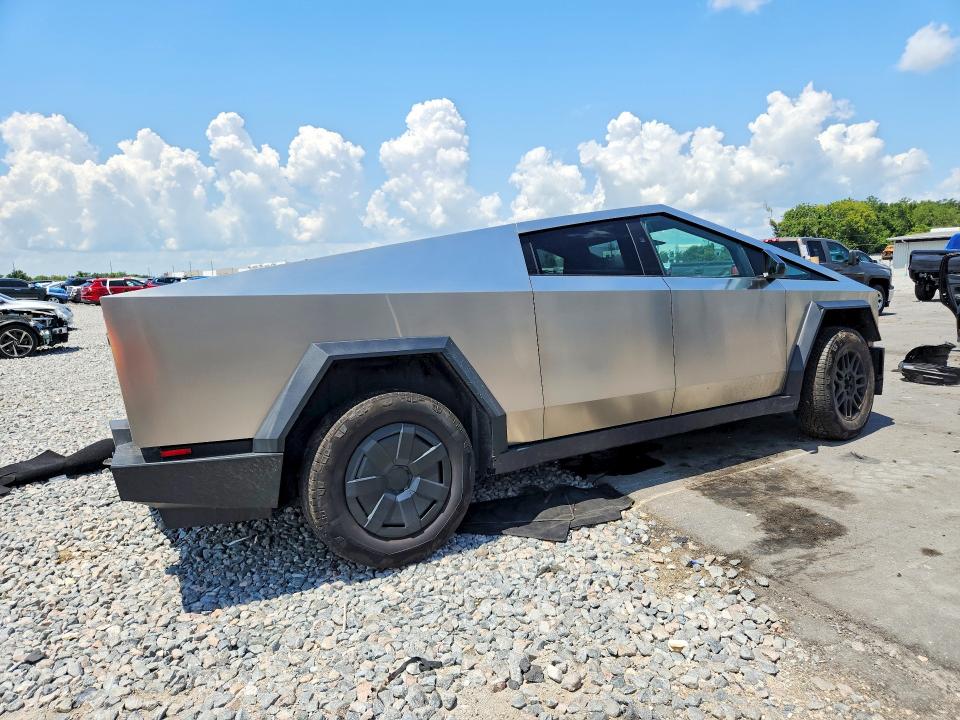58941946 :رقم المزاد ، 7G2CEHED8SA080865 vin ، 2025 Tesla Cybertruck مزاد بيع