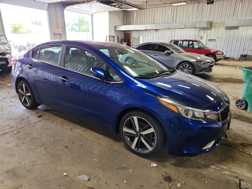 56191496 :رقم المزاد ، 3KPFN4A86HE090555 vin ، 2017 Kia Forte مزاد بيع