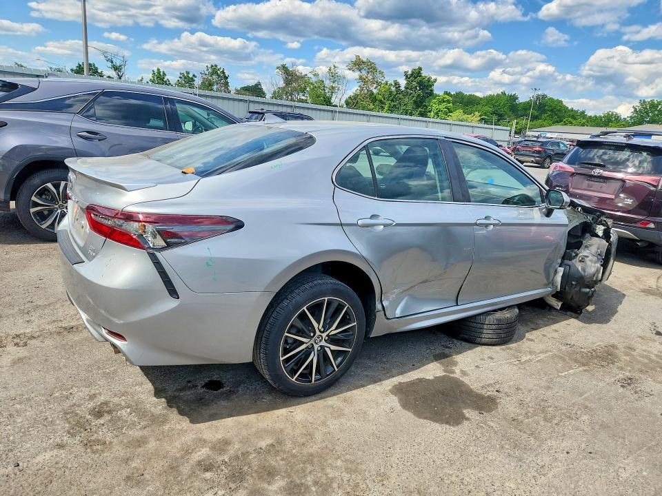 55318696 :رقم المزاد ، 4T1T11BK3NU061207 vin ، 2022 Toyota Camry مزاد بيع