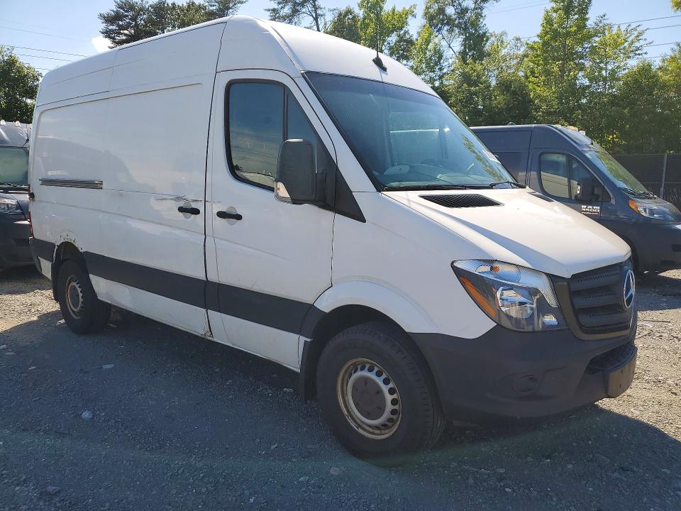 58092106 :رقم المزاد ، WD3PE7CD3JP587580 vin ، 2018 Mercedes-benz Sprinter مزاد بيع