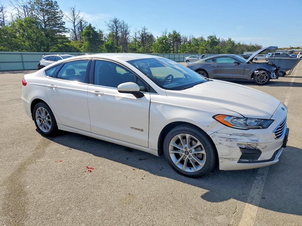 57158936 :رقم المزاد ، 3FA6P0LU6KR157397 vin ، 2019 Ford Fusion مزاد بيع