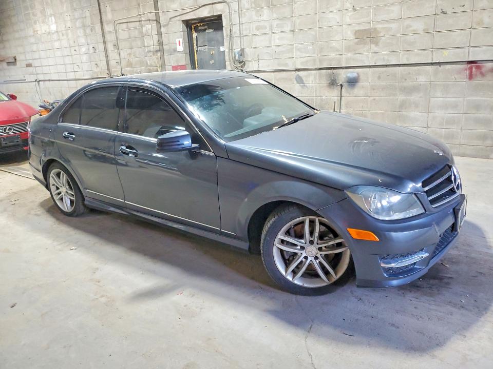 2014 Mercedes-benz C მანქანა იყიდება აუქციონზე, vin: WDDGF8AB6EG217035, აუქციონის ნომერი: 57363236